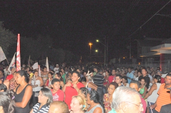 Drº Valdir recebe apoio da bancada do PT e do PMDB em comício