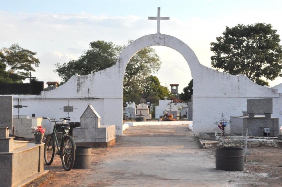 Cerca de três mil pessoas deverão passar pelo cemitério de Santo Antônio