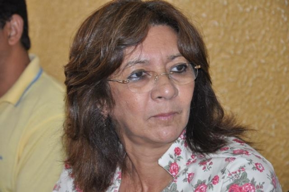 Valdir Ribeiro reconduz Doramy Guedes ao comando do Hospital Municipal