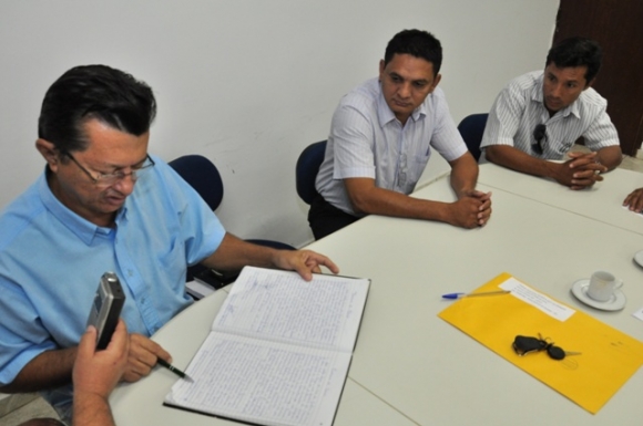 3º suplente presta juramento e assume vaga na Câmara Municipal