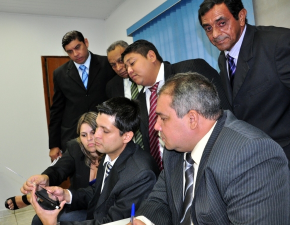 Vereadores e o vice estavam num conluio, acusa o prefeito Valdir