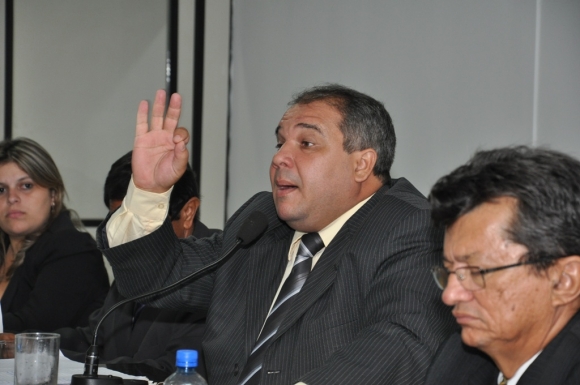 Câmara prepara recurso para cassar liminar e afastar novamente o prefeito