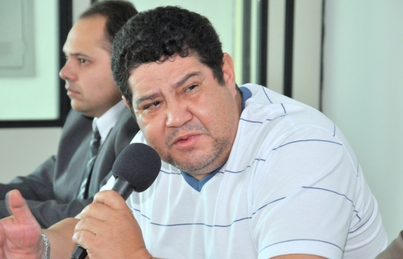 Tony Bicudo concede entrevista ao vivo com participação dos ouvintes na Rio Abaixo - F