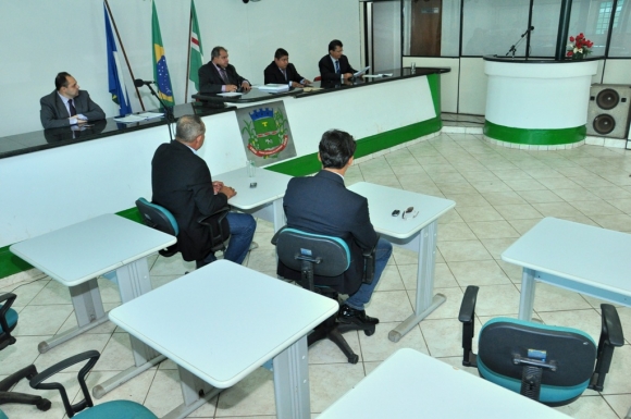 Com apenas quatro vereadores aptos a votar, Câmara aprova suplementação or??