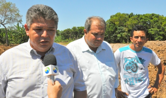 A poucas horas de deixar o cargo, secretário faz visitas a comunidades ribeirinhas