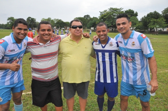 Marcos Aurélio craque do futebol brasileiro faz jogo entre Amigos na Varginha