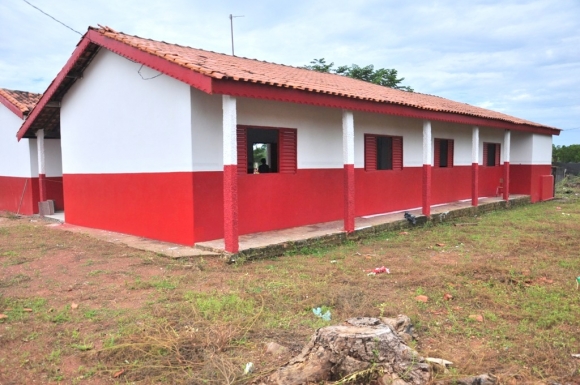 Valdir inaugura reforma de escola e entrega ônibus escolar para a comunidade