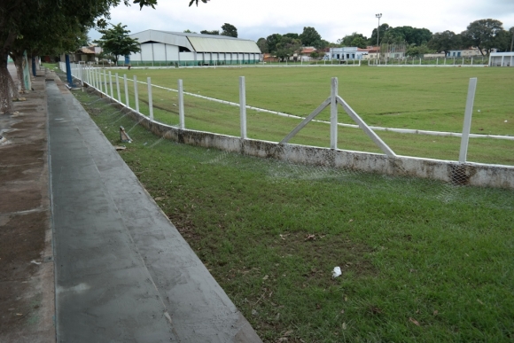 Torneio de futebol no dia 14 vai marcar a entrega da praça esportiva a comunidade santo-anton