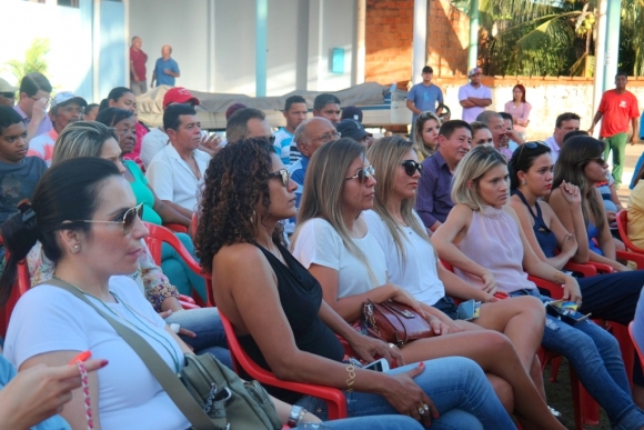Esposa do candidato recebe manifestações de apoio de lideranças política