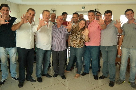 Candidato faz Caminhada com apoiadores na tarde desta segunda-feira   