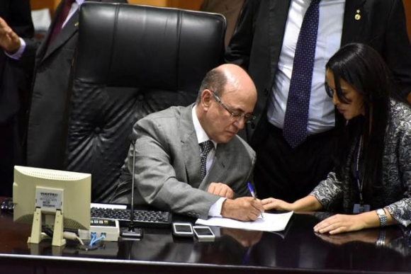 Riva reassume Casa, mas pede licença para seguir campanha