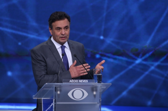 Aécio Neves pode renunciar para despachar o PT no primeiro turno