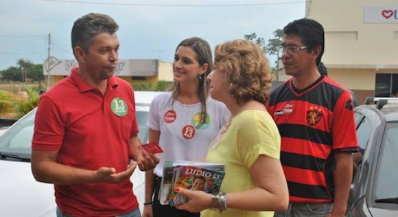 Esposas de candidatos fazem campanha em Santo Antônio 
