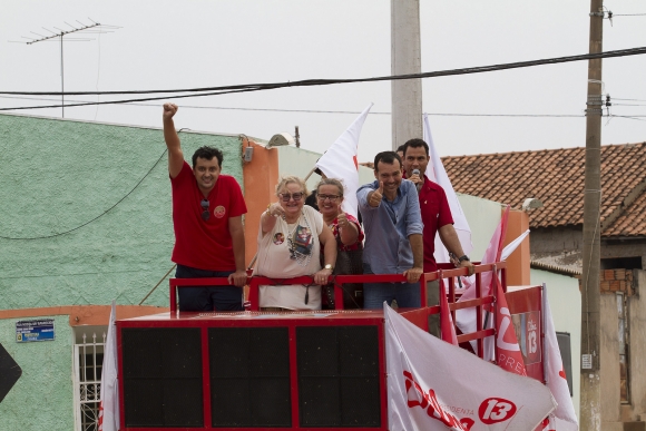 Allan Kardec e Willian Sampaio lideram carreata com 200 veículos, em apoio à candidata