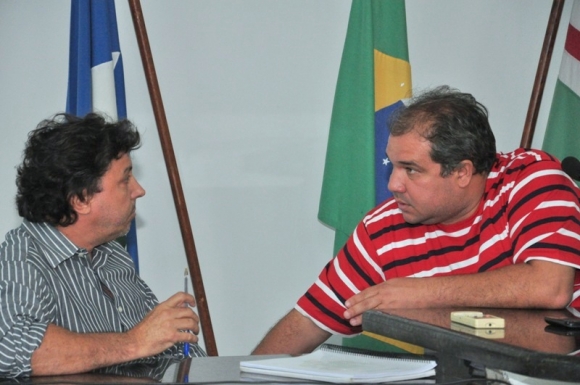 Vereador cobra atitude de Valdir e faz denuncia: Secretários estão usando maquin??