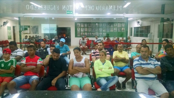 Comunidade atende convite para discutir criação de Instituto de Desporto e lota plen?