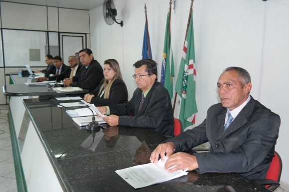 Acusado de omitir informações, prefeito é afastado pela Câmara por 90 di