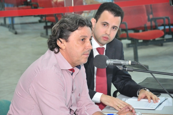 Prefeito comparece a CPI e presta depoimentos sobre suposta sonegação de informa??