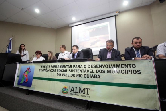 Prefeito de Santo Antônio reúne na Assembleia Legislativa com deputados e prefeitos