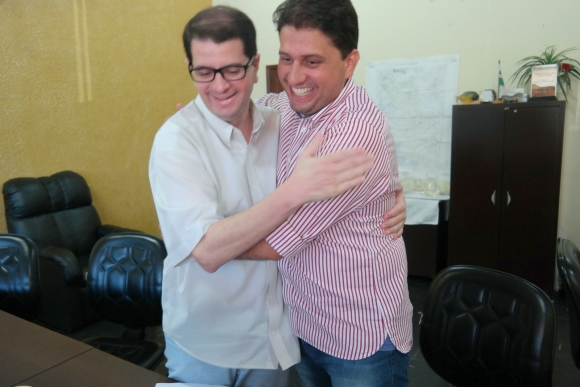 Ex-vereador bate asas do ninho tucano e pousa no PSD do prefeito Valdirzinho 