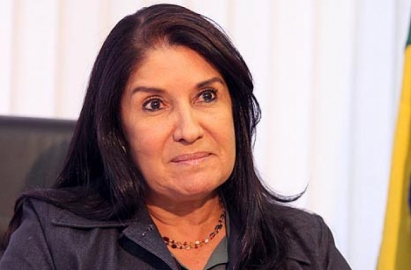 Pré-candidata do PSDB sofre com rejeição e é vaiada em Chapada dos Guima