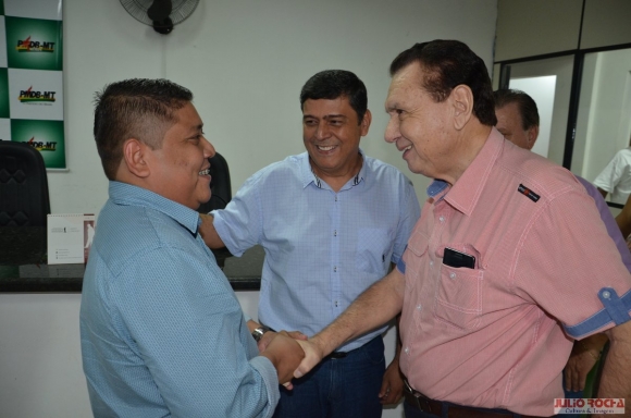 Vereador se emociona ao filiar no mesmo partido que já foi comandado pelo seu pai em Leverger