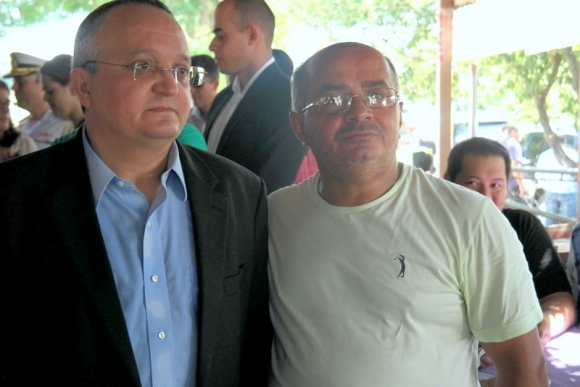 Lider e presidente dos Democratas adere ao projeto de reeleição do prefeito de Santo A