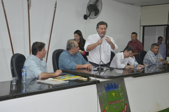Vice-governador, senador e deputados se reúnem com lideranças em Santo Antônio