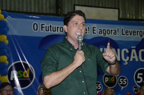Prefeito, reeleição e bombardeio dos adversários