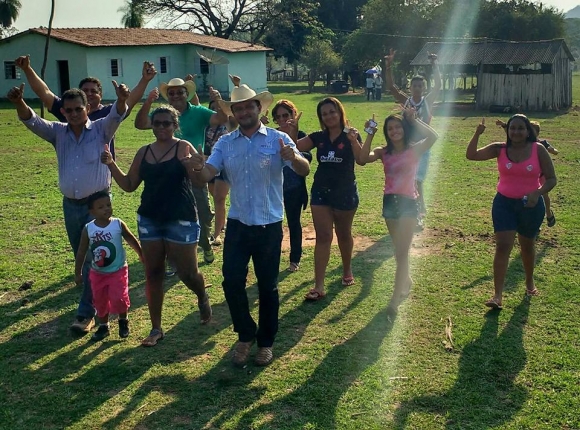 Marcelo alterna campanha entre zona rural e sede do município