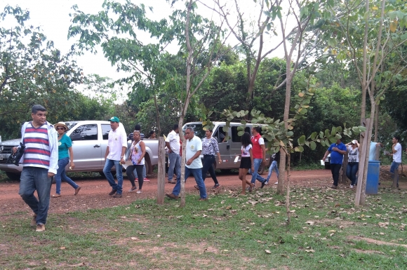 Valdirzinho fez campanha em comunidades ribeirinhas nesta quarta-feira