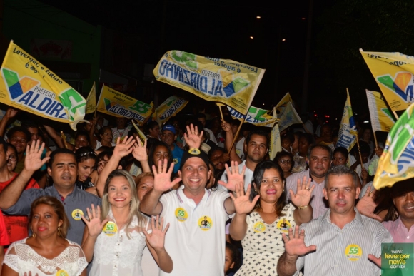 Valdirzinho faz campanha no bairro Fronteira e realiza comício em Leverger
