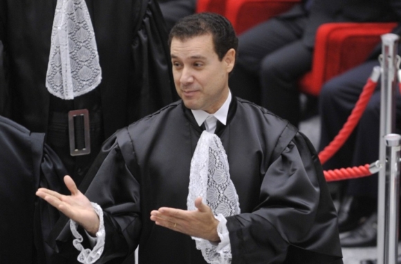 Ministro do STJ concede HC no plantão e deputado eleito deixa prisão após 2 dia