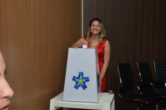 Impulsionada por Virginia Mendes e Márcia Pinheiro, primeira-dama Tayane Castro é elei
