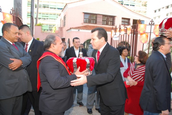 FESTA DO SENHOR DIVINO TEM IMPERADOR LEVERGENSE