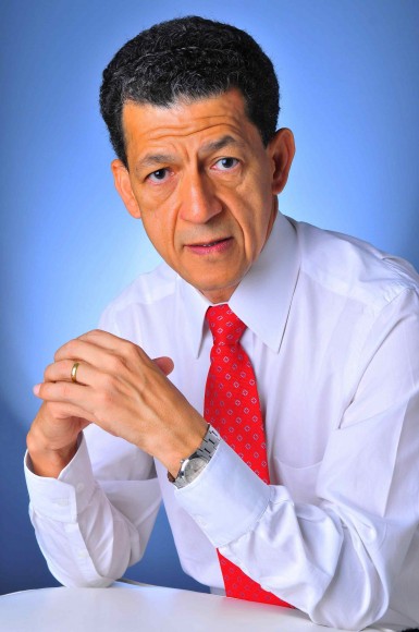 Vivaldo Lopes lança livro 