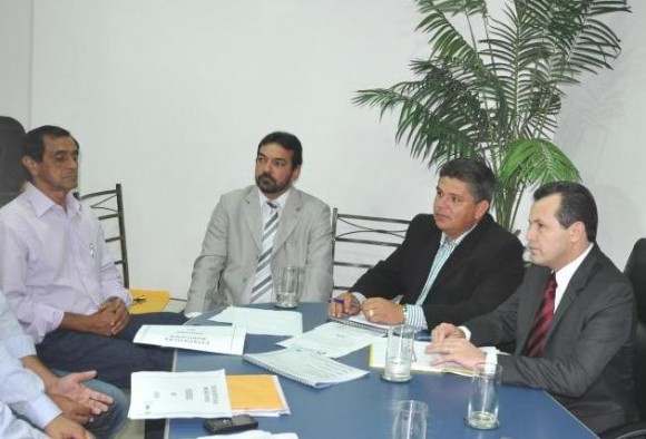 Silval Barbosa recebe reivindicações de Ugo no encontro de prefeitos