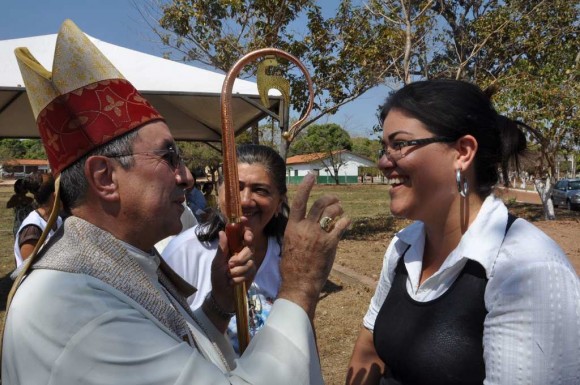 Arcebispo Dom Milton abençoa jovens da Varginha neste domingo