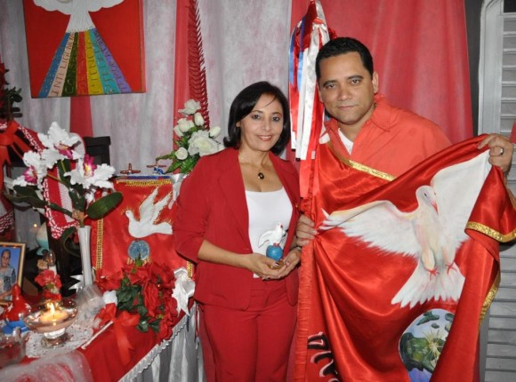 Há 50 anos famílias realizam a Festa do Senhor Divino do E. Santo