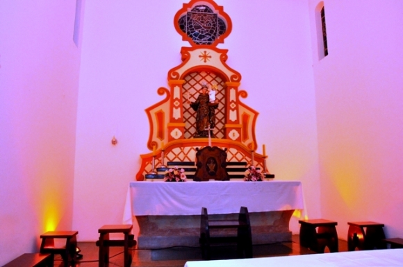 Segundo o Frei Monízio Campos que é Franciscano e santo-antoniense