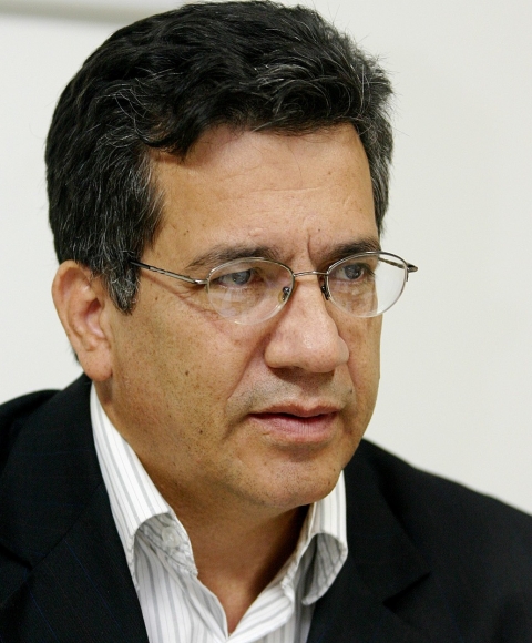 Morador da comunidade de Morrinho toma posse na Academia de Letras