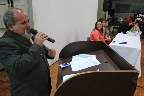 Presidente da Asfunctur dá apoio a curso de espanhol e alunos recebem certificados