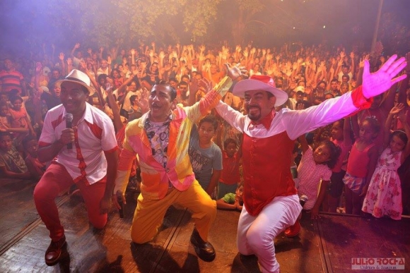 Humor da dupla Nico & Lau e Totó Bodéga chega a Santo Antônio