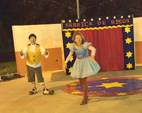 Com apoio da prefeitura, Caravana Palhaços à Vista traz alegria e humor à morad