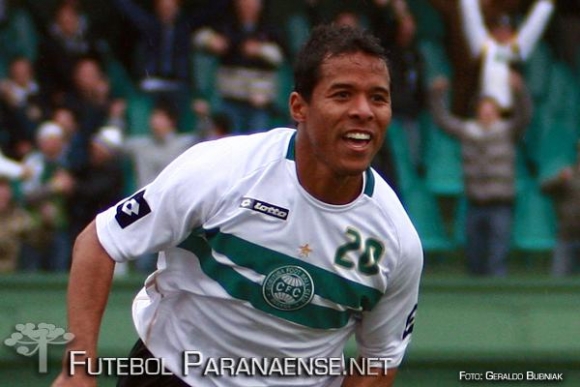 Ex-Santos, Inter e Coritiba é confirmado como novo jogador do Luverdense