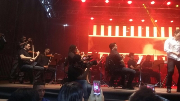 Jovem músico santo-antoniense faz apresentação com Daniel na Orla do Porto