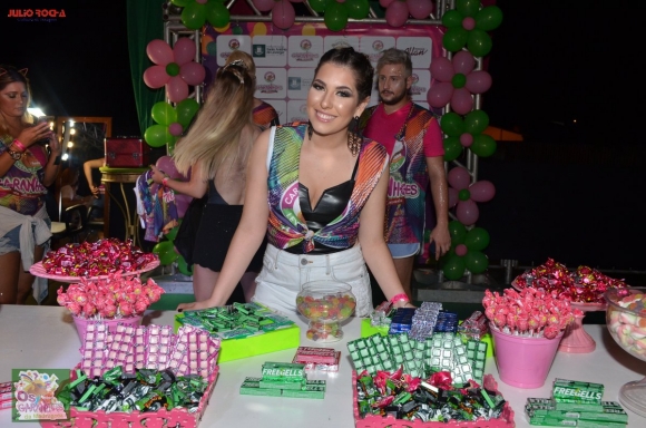 Sophia Carvalho - Universitária comemora aniversário em camarote dos Garanhões