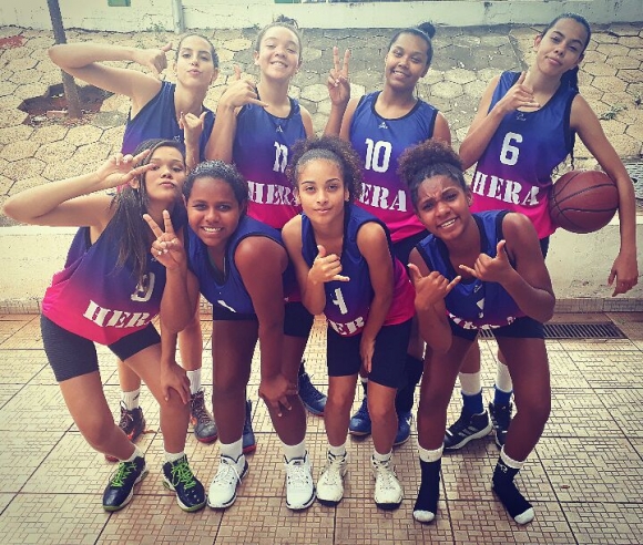 Meninas do basquete de Leverger, vencem e se classificam para as semifinais em Brasília