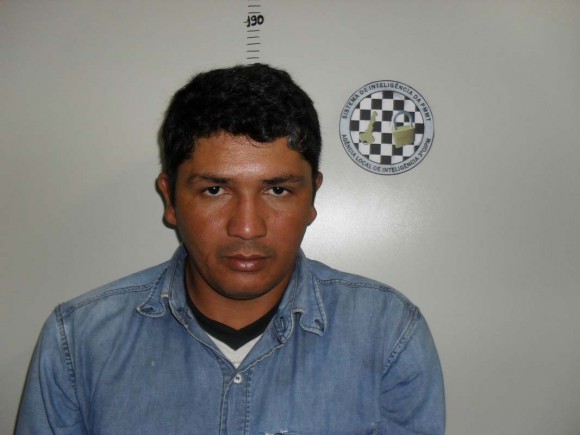 PM PRENDE HOMEM PORTANDO ARMA DE FOGO 