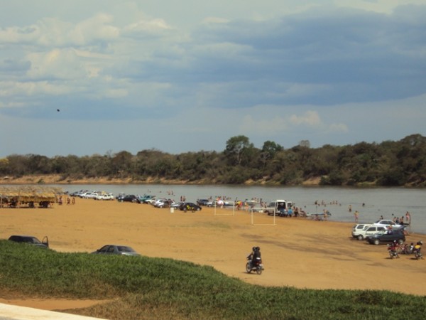 Sol forte leva milhares de banhistas as praias da Vereda e praia Bar.